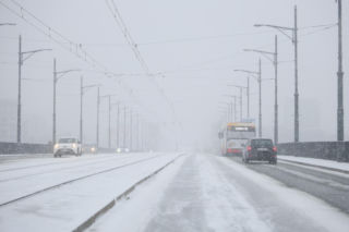 Zima paraliżuje drogi w Polsce. Poważne utrudnienia w Małopolsce i na Lubelszczyźnie