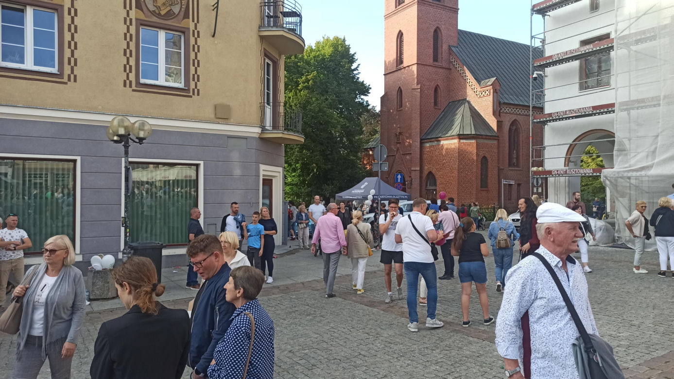 Tłumy na Starym Mieście w Olsztynie. Mieszkańcy świętowali 25-lecie samorządu Warmii i Mazur [ZDJĘCIA]