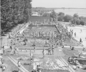 Plaża i basen w ośrodku Nurt