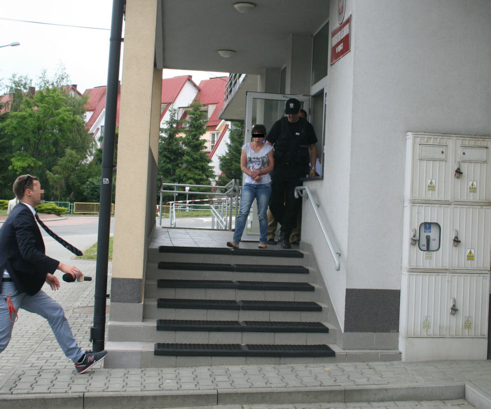 Wyrzuciła swoje dziecko przez okno