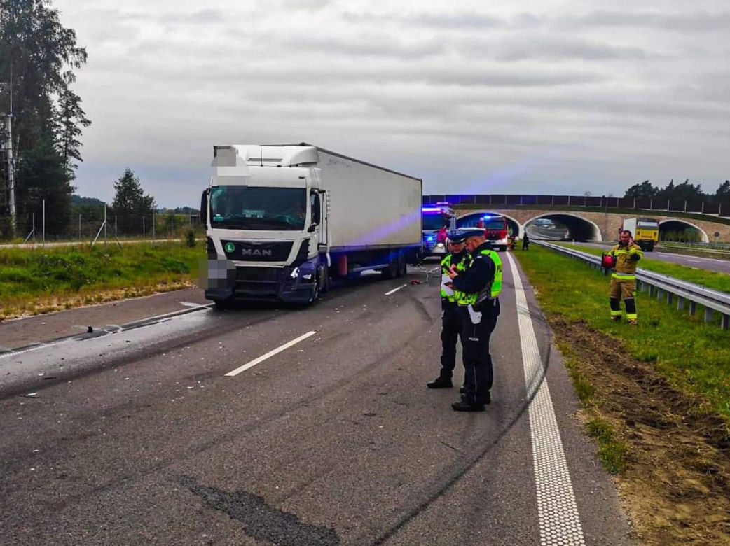Jeżewo Nowe. Przewrócona chłodnia zablokował S8 w kierunku Białegostoku