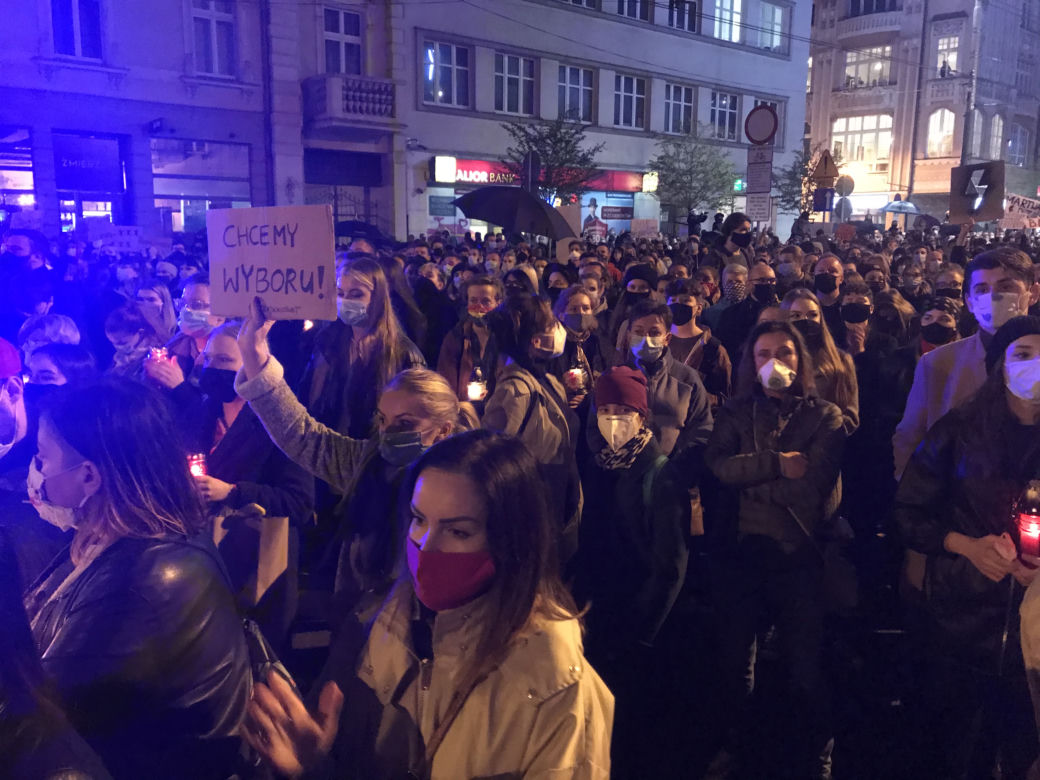 Protest kobiet w Katowicach. Tłumy strajkują przeciwko zakazowi aborcji