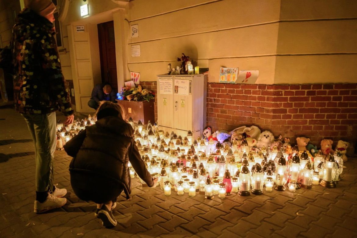 Poznań pogrążony w żałobie po morderstwie 5-latka. Tak poznaniacy żegnają ofiarę nożownika