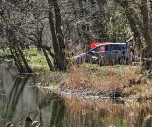 Auto wjechało do Raduni w Juszkowie. 40-letni kierowca nie przeżył