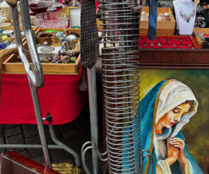 Lubelska Giełda Staroci wróciła po przerwie. Deszcz odstraszył tłumy, ale okazji nie brakowało