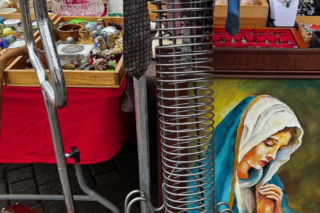 Lubelska Giełda Staroci wróciła po przerwie. Deszcz odstraszył tłumy, ale okazji nie brakowało