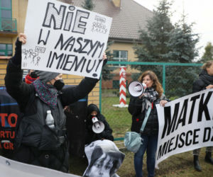 Pierwsze damy Jolanta Kwaśniewska i Anna Komorowska w Michałowie. Wzięły udział w akcji Matki na granicę
