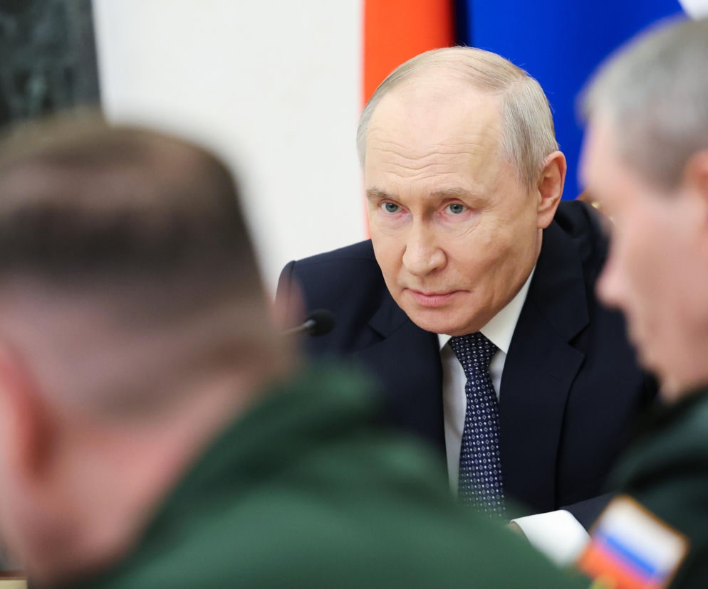 Skupiony Władimir Putin podczas spotkania z wojskowymi. O planach Rosji wobec Europy przeczytasz na SE.