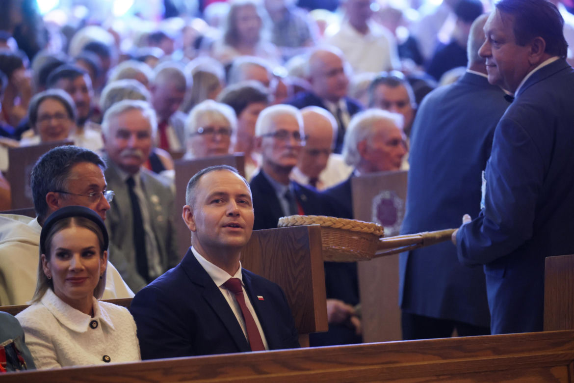 Fałszywy ksiądz zakłócił mszę z udziałem prezydenta Nawrockiego