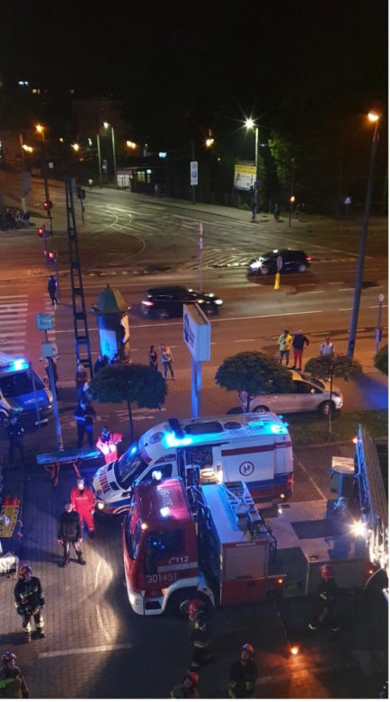 Kraków: Pijany mężczyzna spacerował po elewacji biurowca. Od śmierci dzielił go krok