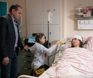 Na Wspólnej odc. 2677. Izabela (Anna Korcz) Jerzy (Wojciech Wysocki), Klementynka (Julia Kostow)