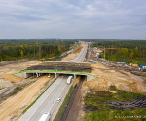 Na autostradzie A1 oddano do użytku kierowców kolejne kilometry drogi. Praca wre. Zobaczcie [ZDJĘCIA, WIDEO]