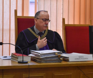 Z komendy policji zrobił harem