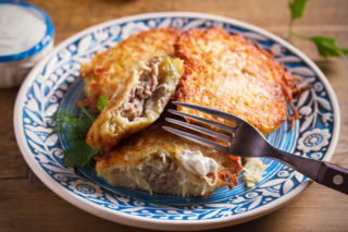 Placki po litewsku – sycący hit za grosze, który znika z talerzy w minutę