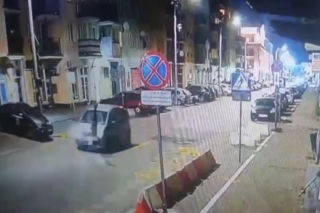 80-latek potrącił pieszego i przejechał po ofierze. Wszystko widać na nagraniu