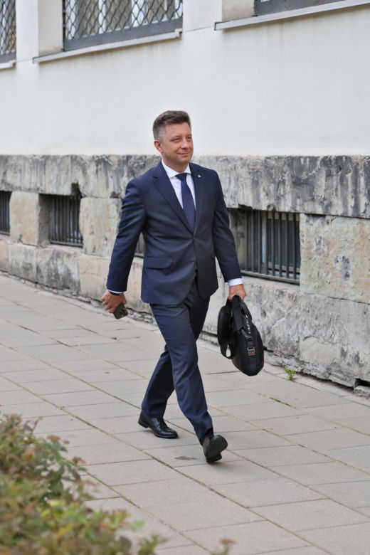 Zamiast na Nowogrodzkiej, Morawiecki i jego stronnicy spotkali się przy Konopnickiej. Były cukierki dla dziennikarzy