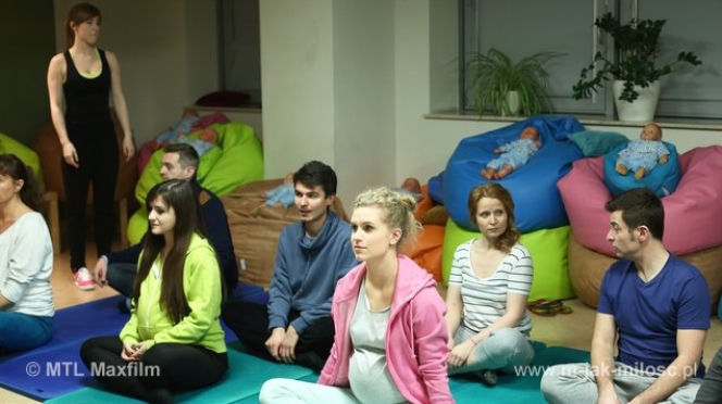 M jak miłość odc. 1142. Natalka (Marcjanna Lelek), Ewa (Dominika Kluźniak), Marek (Kacper Kuszewski)