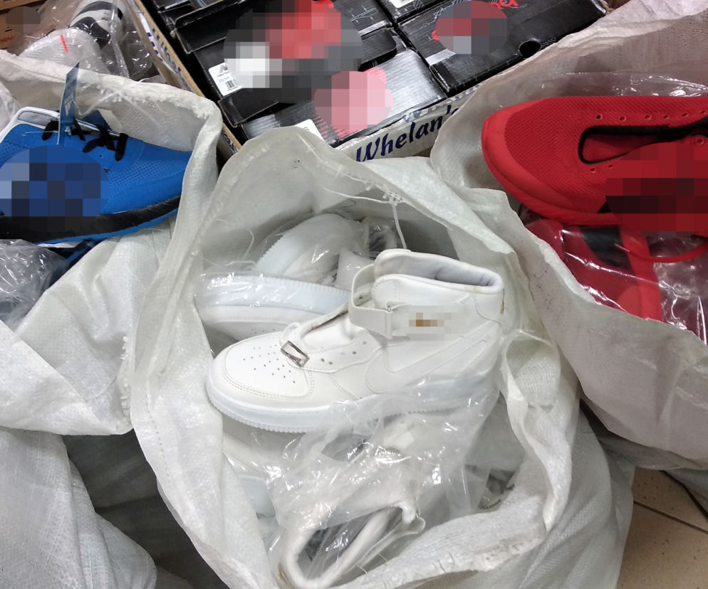 Podrobione buty, ubrania, torebki. Tygodniowo z Turcji do Polski przemycali... ponad 40 ton towaru!