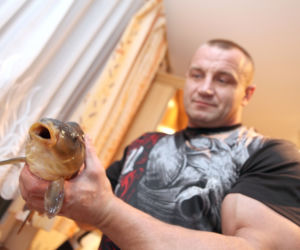 Tak Mariusz Pudzianowski zabił karpia