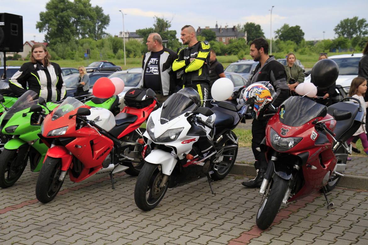 Przed Areną Lublin symbolicznie pożegnano dwójkę tragicznie zmarłych motocyklistów