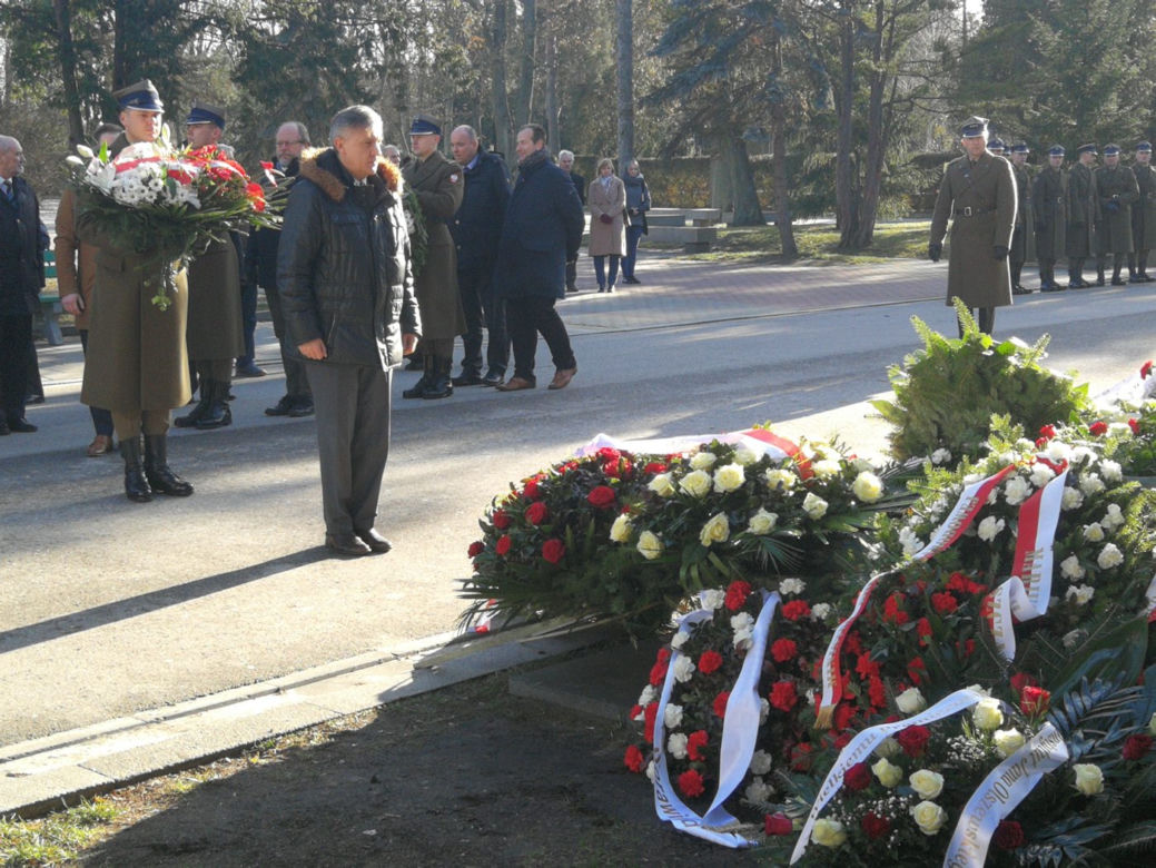 Grób Jana Olszewskiego w 1. rocznicę śmierci