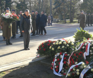 Grób Jana Olszewskiego w 1. rocznicę śmierci