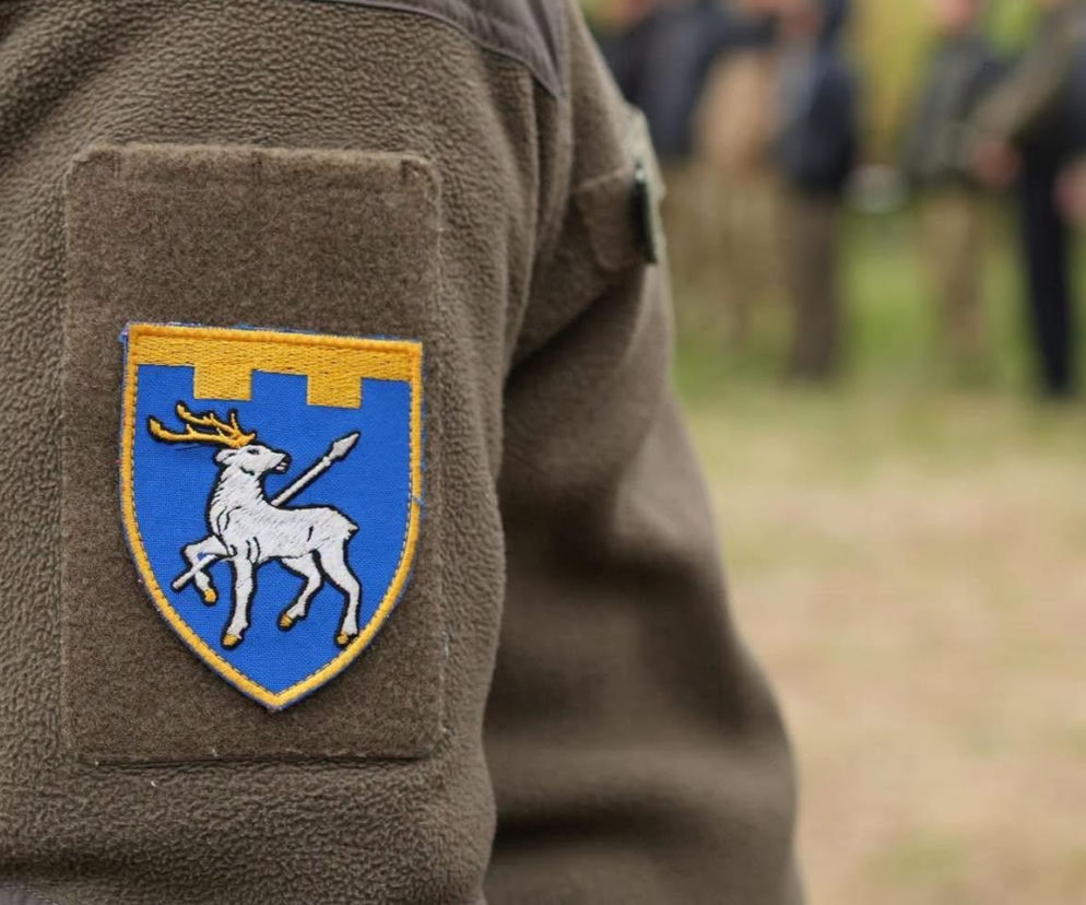 Naszywka 123. Brygady OT na ramieniu żołnierza. O operacjach tej jednostki przeczytasz na SE Portal Obronny.