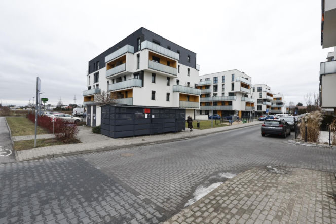 Warszawa, format: Deweloper postawił domy na Mleczarskiej. Cofnięto mu pozwolenie na budowę