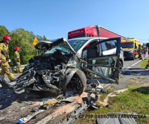 Poważny wypadek na DK 73 w Żelazówce. Dwie osoby poszkodowane i duże utrudnienia