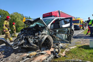 Poważny wypadek na DK 73 w Żelazówce. Dwie osoby poszkodowane i duże utrudnienia