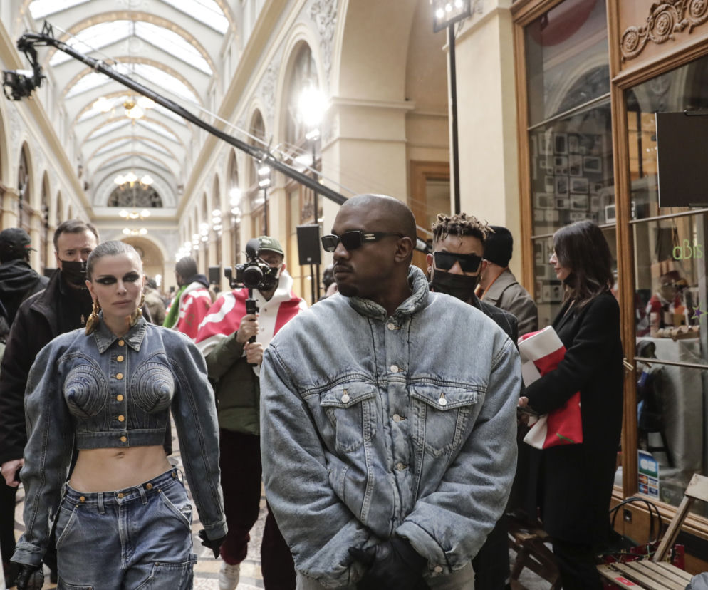 Zarobi miliony na romansie z Kanye Westem! Julia Fox nie płacze po raperze