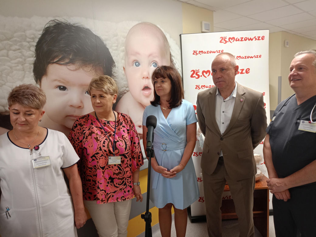 Pierwsze wyprawki "Witaj na Mazowszu" zostały już wręczone rodzicom nowo narodzonych maluszków w Mazowieckim Szpitalu Wojewódzkim w Siedlcach