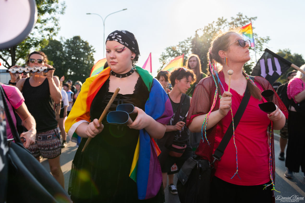 Marsz Równości w Krakowie - tłumy na wydarzeniu pod hasłem "Zaczerpnąć tchu".