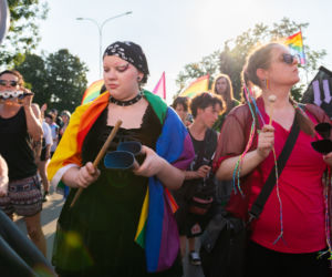 Marsz Równości w Krakowie - tłumy na wydarzeniu pod hasłem Zaczerpnąć tchu.