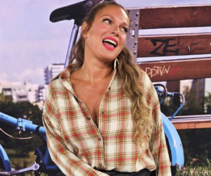 Niegdyś nosili je nasi dziadkowie. Dziś wracają w nowej odsłonie. Tak wystylizowała ten element garderoby Joanna Liszowska