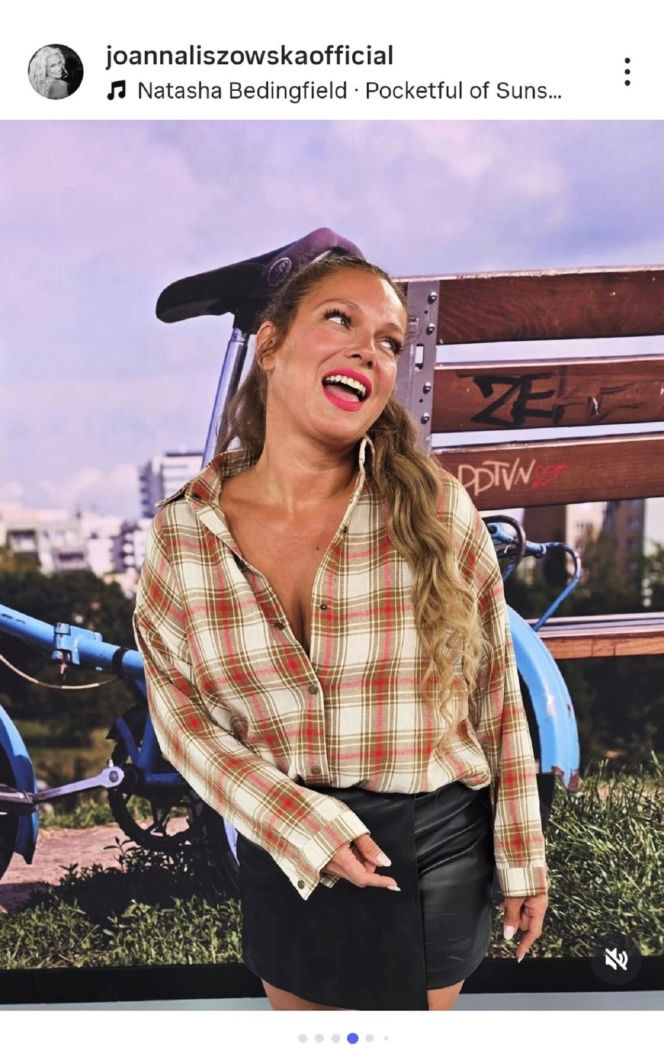 Niegdyś nosili je nasi dziadkowie. Dziś wracają w nowej odsłonie. Tak wystylizowała ten element garderoby Joanna Liszowska