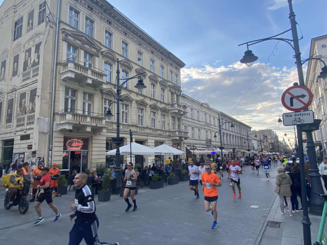 Rossmann Run 2025. Tłumy biegaczy wzięły udział w biegu ulicą Piotrkowską
