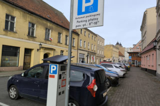 Nowe stawki parkowania: 5,50 / 3,50 zł — będą też zniżki dla posiadaczy Karty Mieszkańca