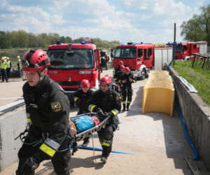 Akcja ratunkowa pod mostem