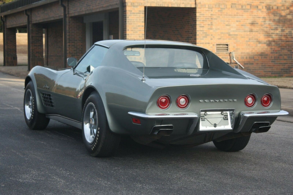 Corvette C3 Stingray z przebiegiem 2155 km