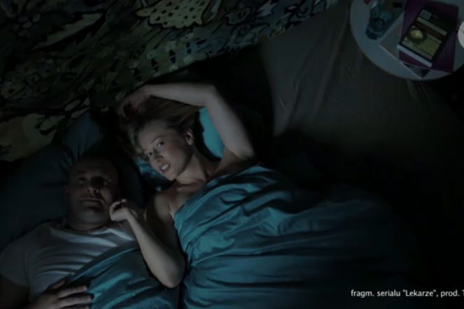 Lekarze 5 odcinek 1, Piotr (Szymon Bobrowski) Iza (Katarzyna Warnke)