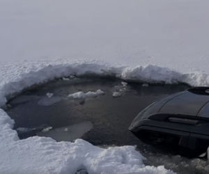 Jezioro Choczewskie. Kierowca land rovera wjechał na lód. Auto znalazło się pod wodą