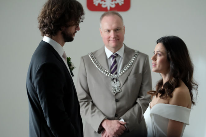 M jak miłość, odcinek 1924: Pech Kasi i Mariusza przed ślubem! Telefon od Jakuba doleje oliwy do ognia - ZDJĘCIA 