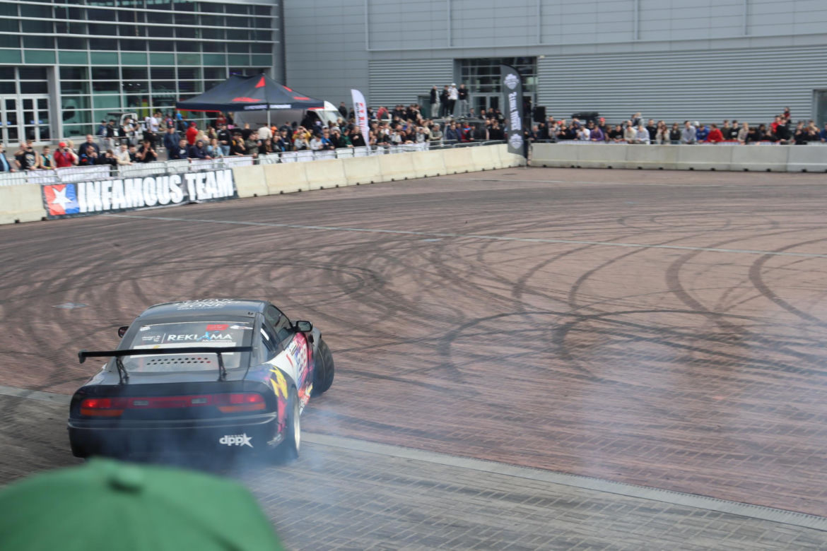 Poznań Motor Show 2024: Tak wyglądają pokazy driftu