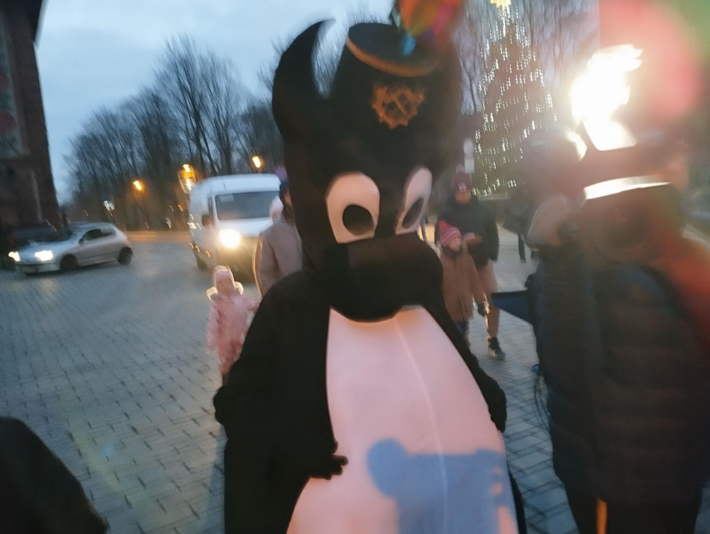 Barbórka 2024. Górnicza orkiestra robi pobudkę na Nikiszowcu