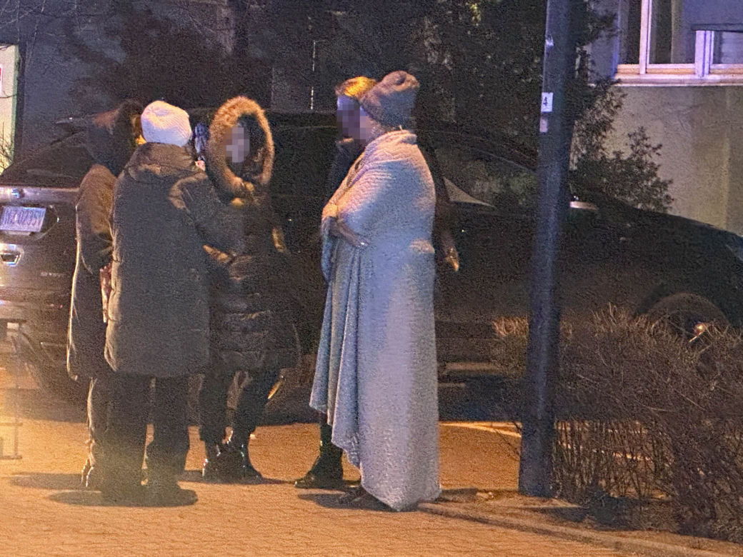 Przez rupiecie na korytarzu mogli stracić życie. Szafki i sztuczna choinka zajęły się ogniem. Potworny pożar w Legionowie