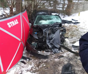 Wypadek pod Elblągiem. Jedna osoba nie żyje, pięć jest rannych