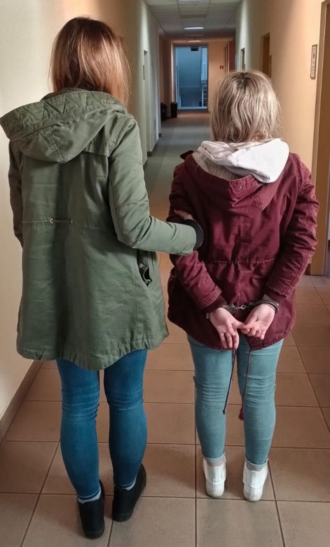 Śródmieście: Dwoje młodych ludzi zdradził zapach marihuany 