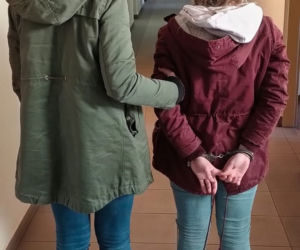 Śródmieście: Dwoje młodych ludzi zdradził zapach marihuany 