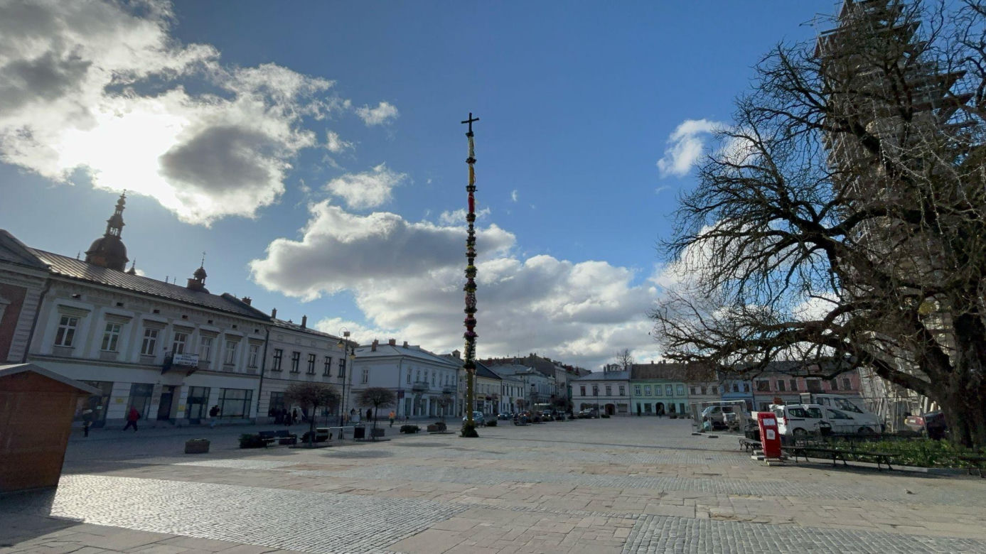 Palma wielkanocna na Rynku w Nowym Sączu